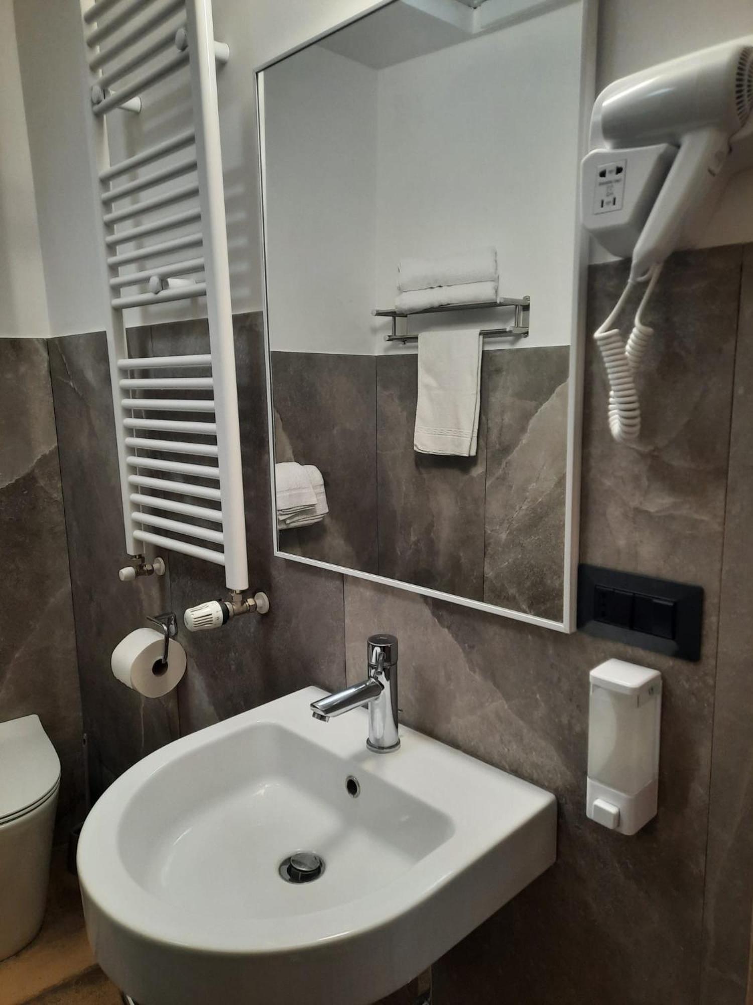 Ferienwohnung Viccinella House Capranica Exterior foto